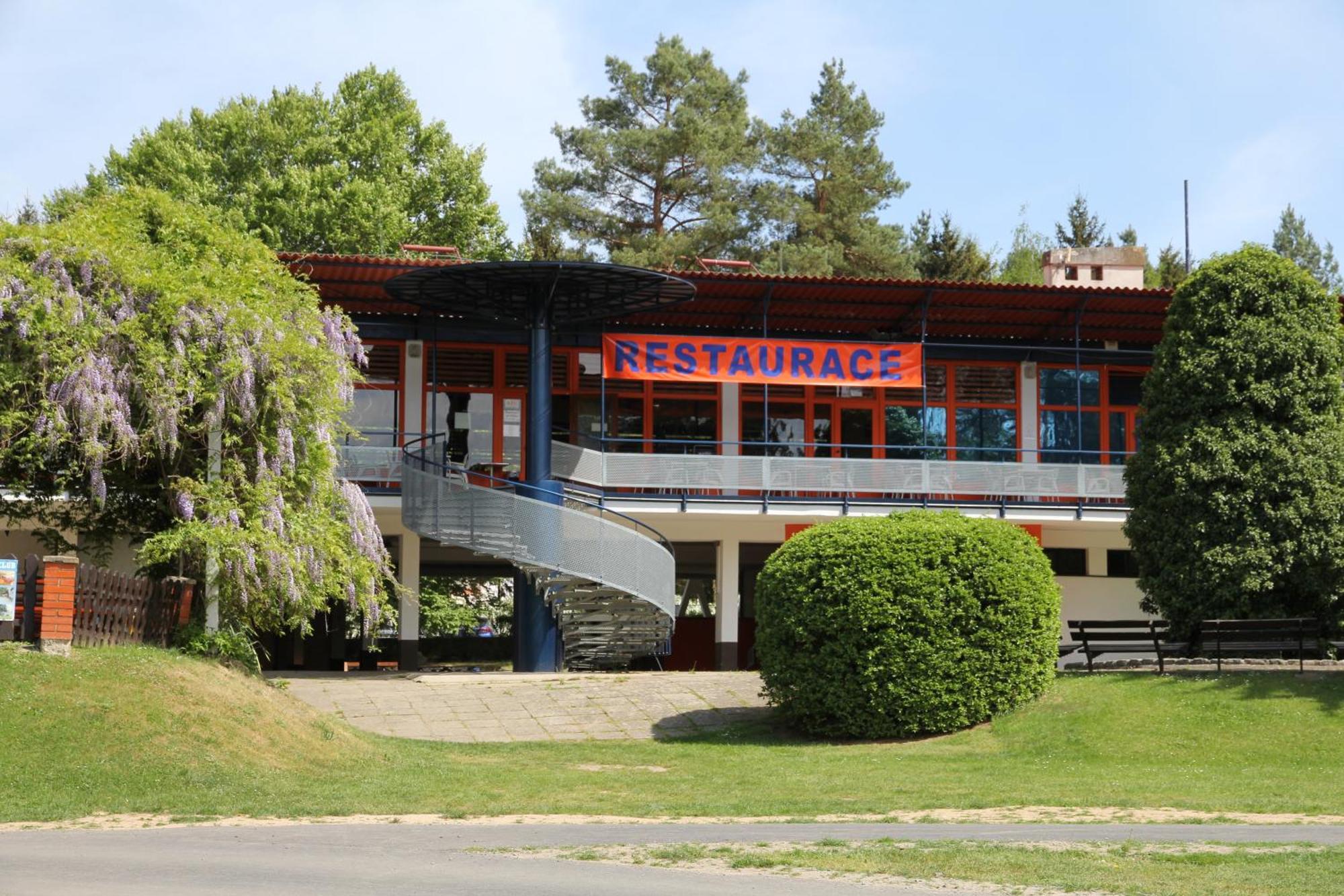 Juniorcamp Nova Zivohost Hotel Křečovice Bagian luar foto